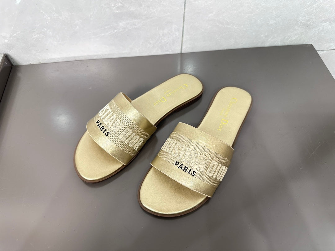 14D32ZDE Stylish slippers