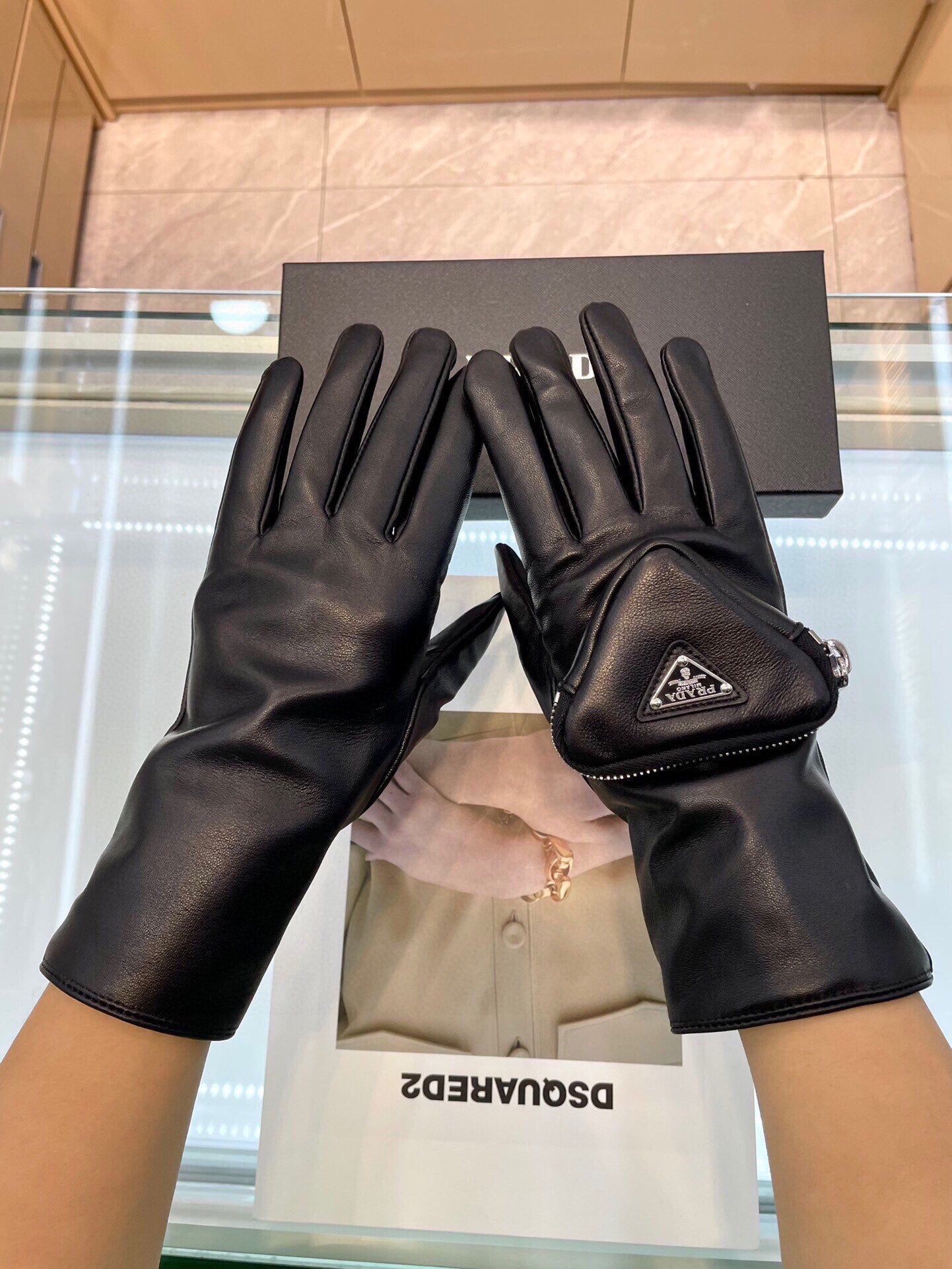 24PD98SDE Stylish gloves