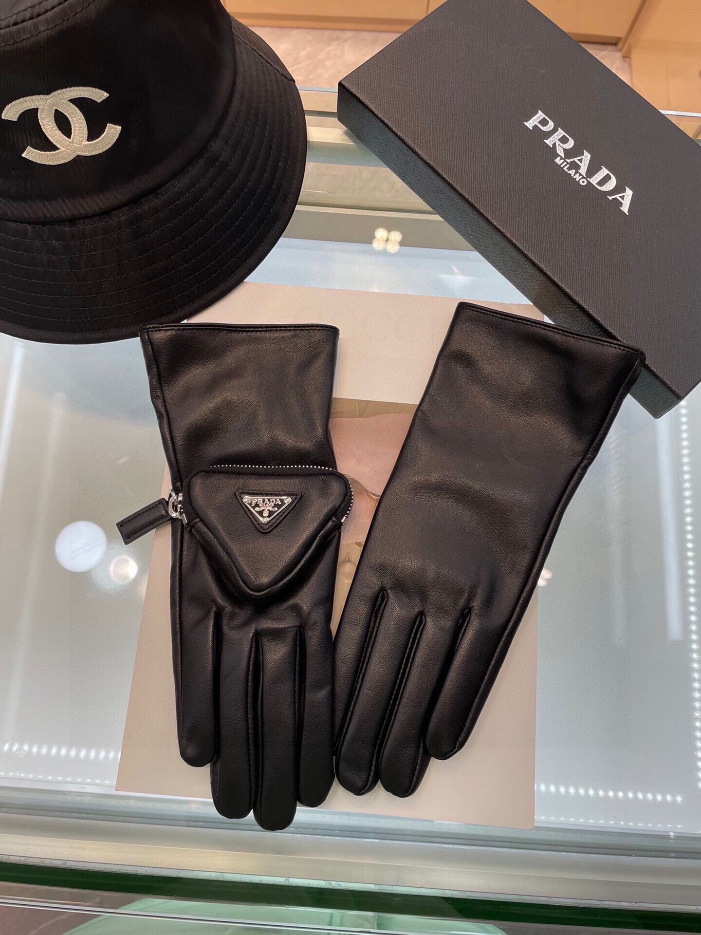 24PD98SDE Stylish gloves