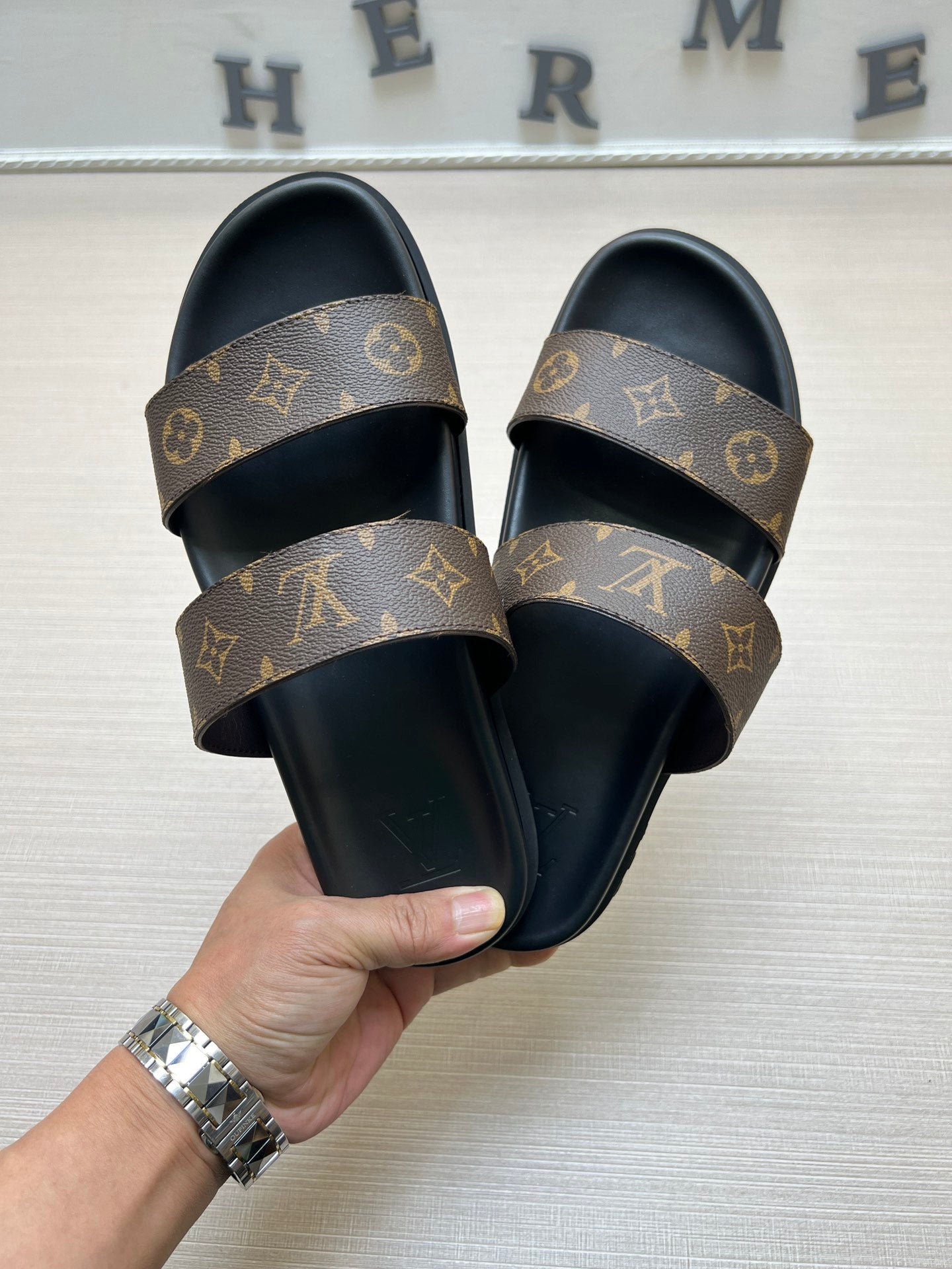54E57ZDE Stylish slippers