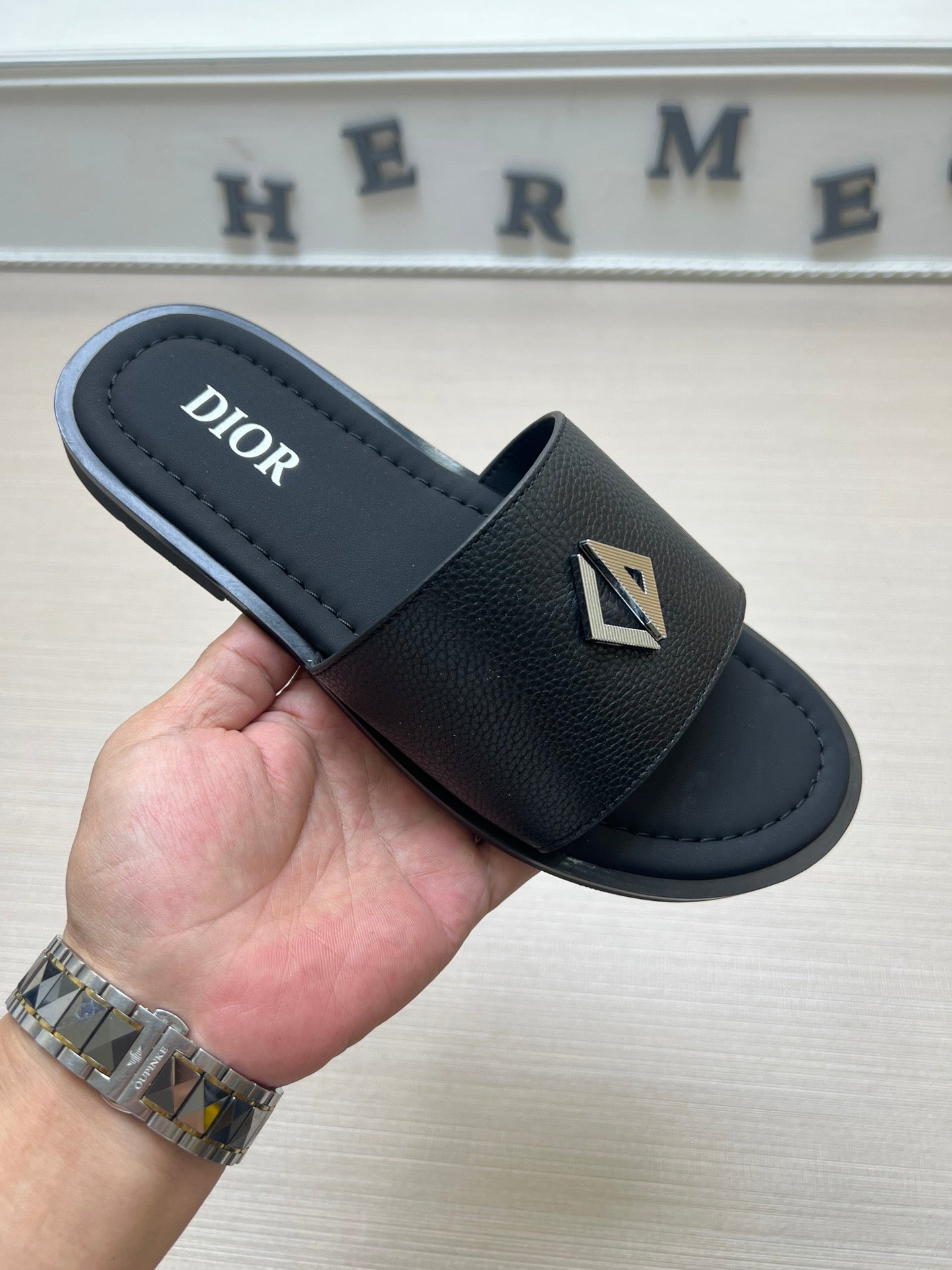 54D77ZDE Stylish slippers