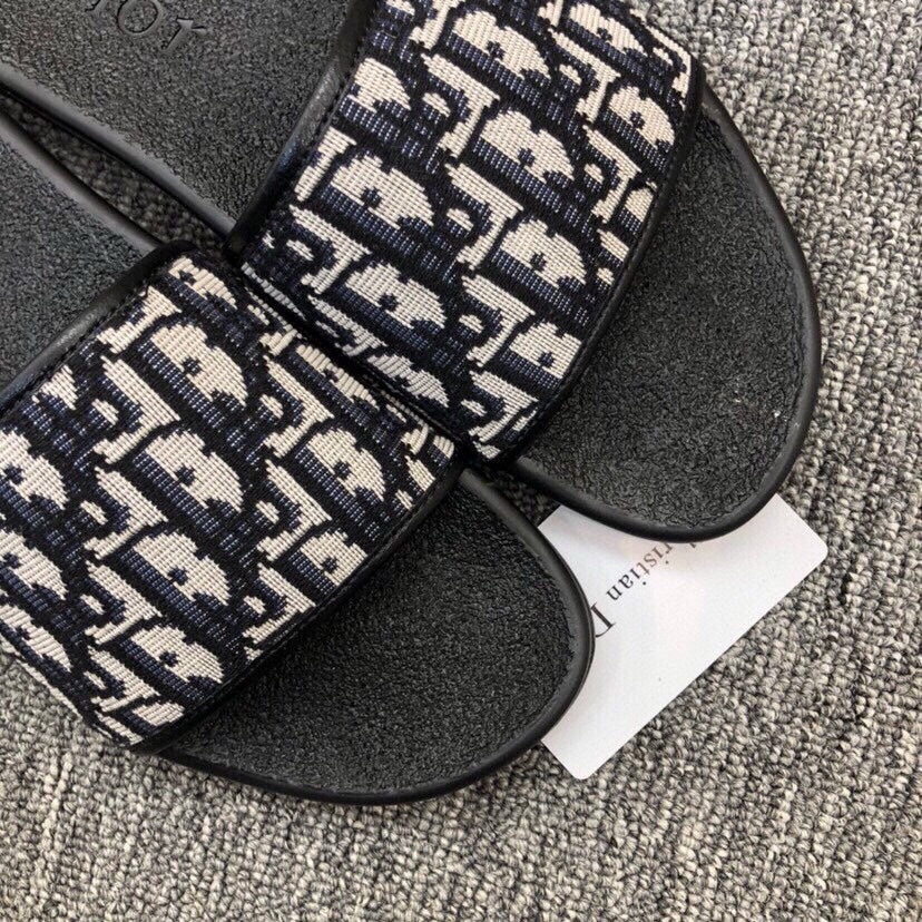 54D50ZDE Stylish slippers