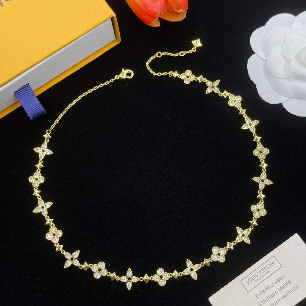14E969XDE Stylish Necklaces