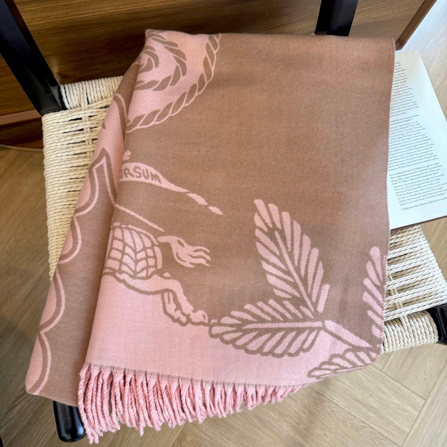 185ZR37WDE Stylish Winter Scarves