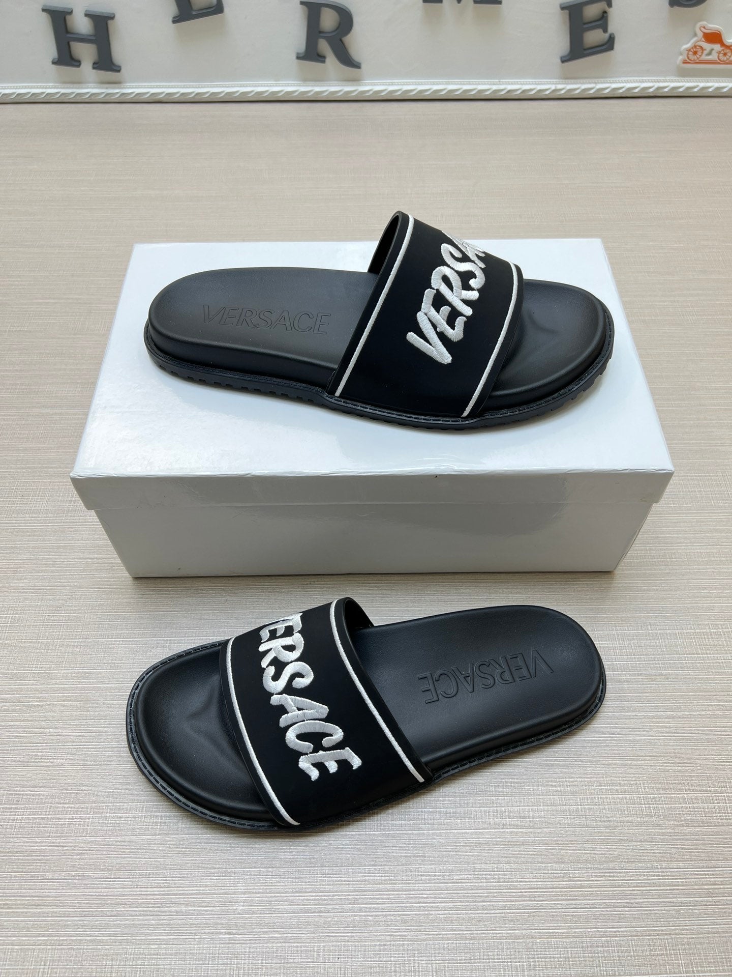 54V54ZDE Stylish slippers