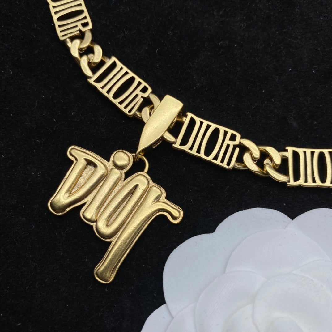 1YD192XDE Stylish Necklaces