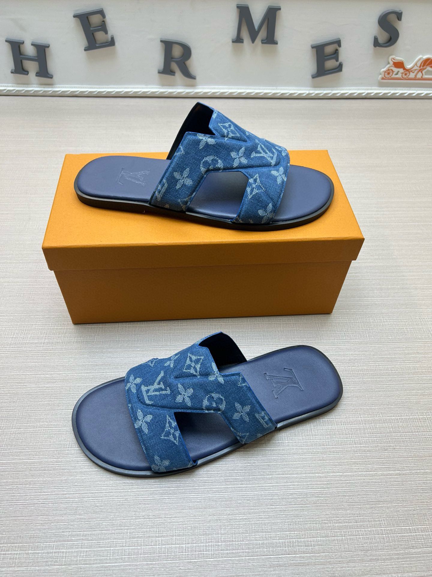 54E31ZDE Stylish slippers