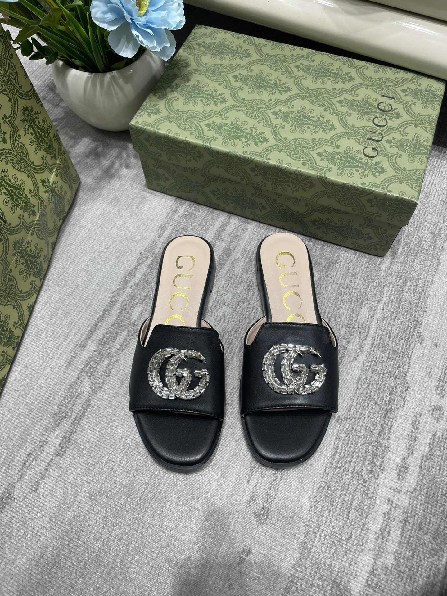 14B30ZDE Stylish slippers