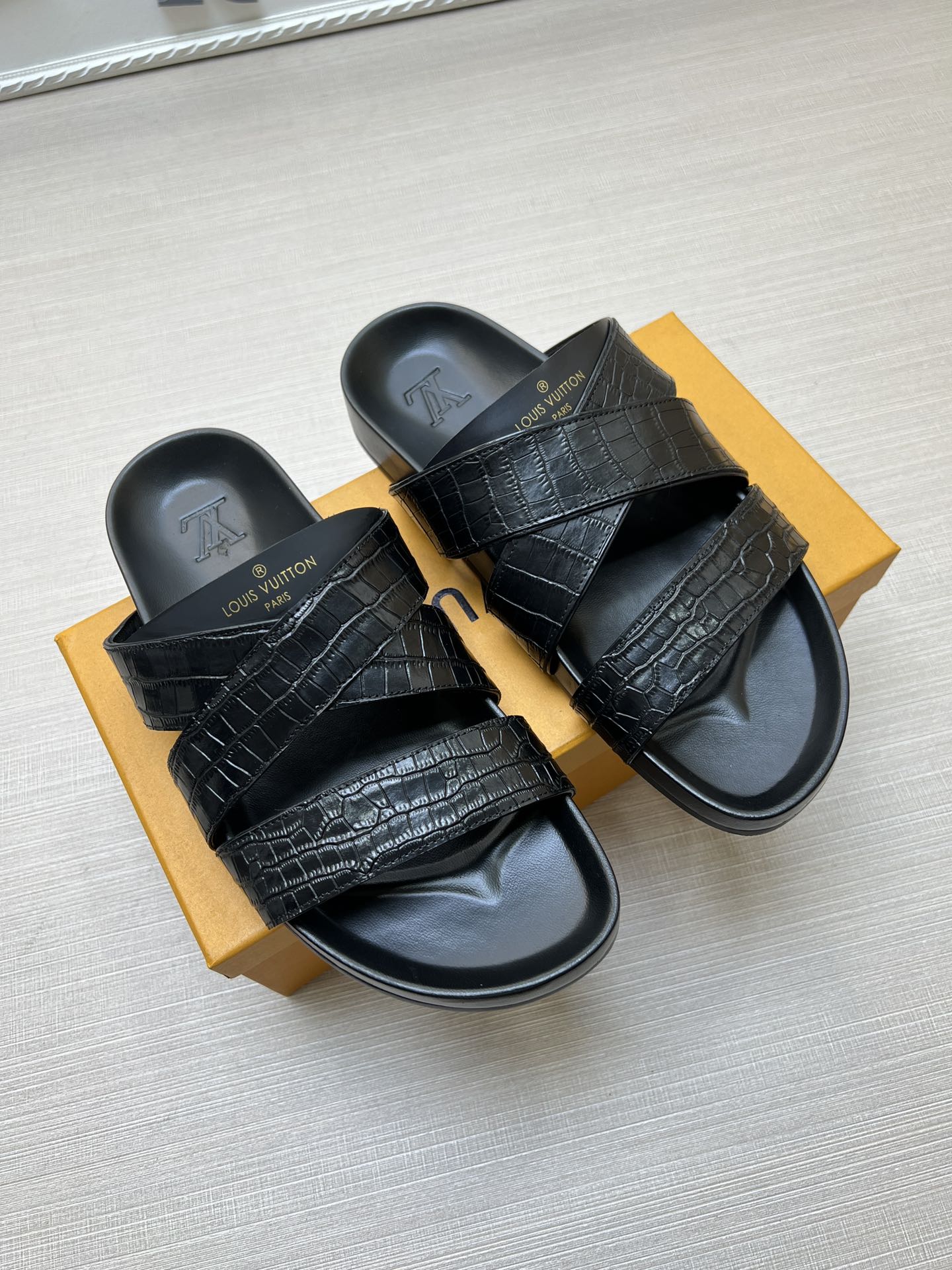 54E89ZDE Stylish slippers