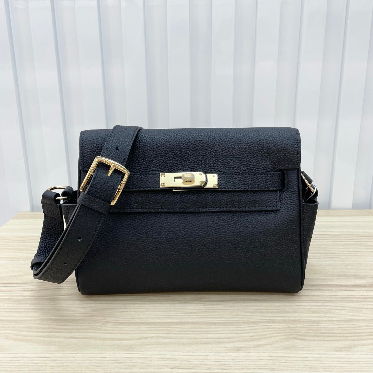 15RH4BDE Stylish leather bag