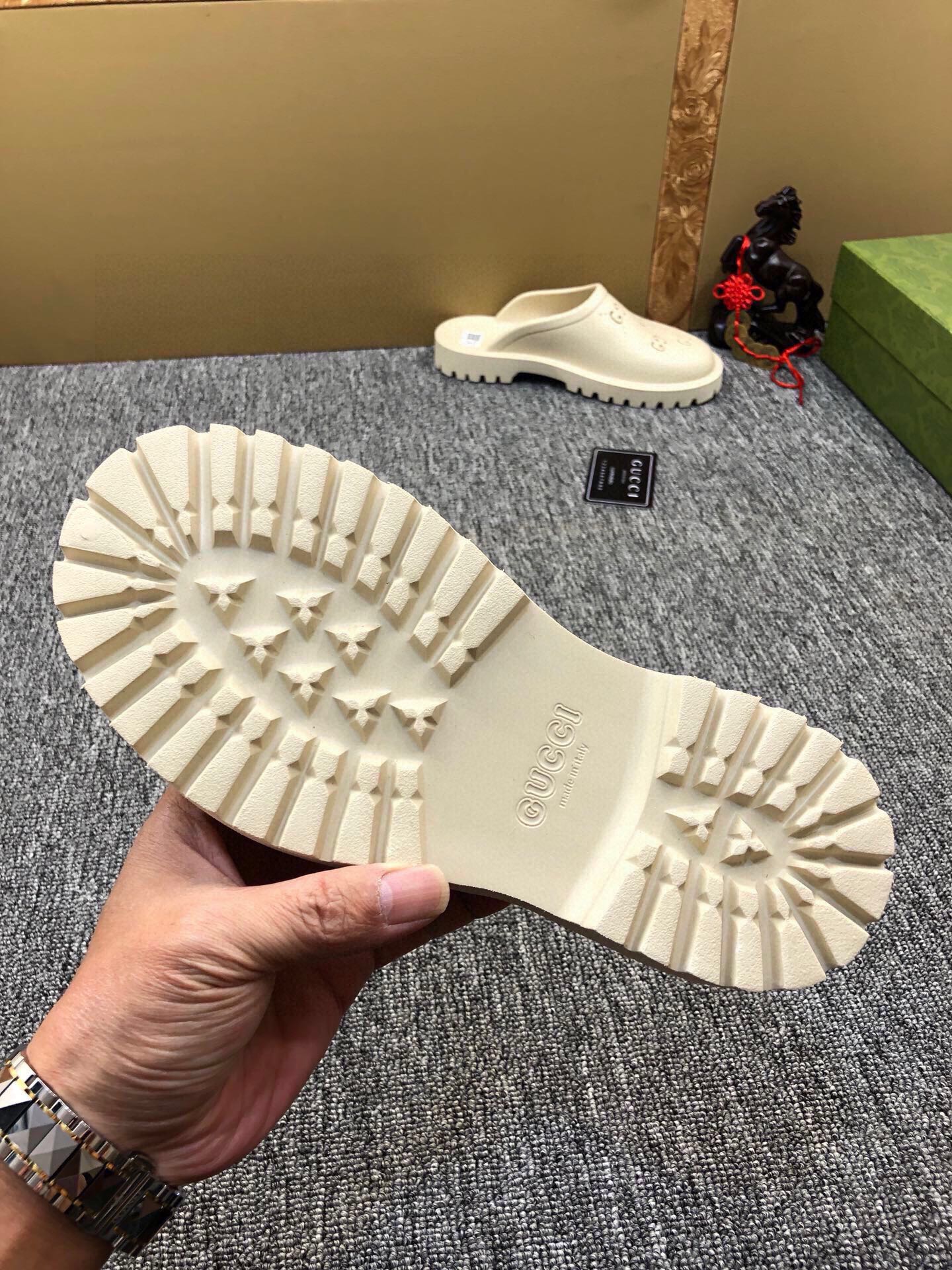 5WB243ZDE Stylish Slippers