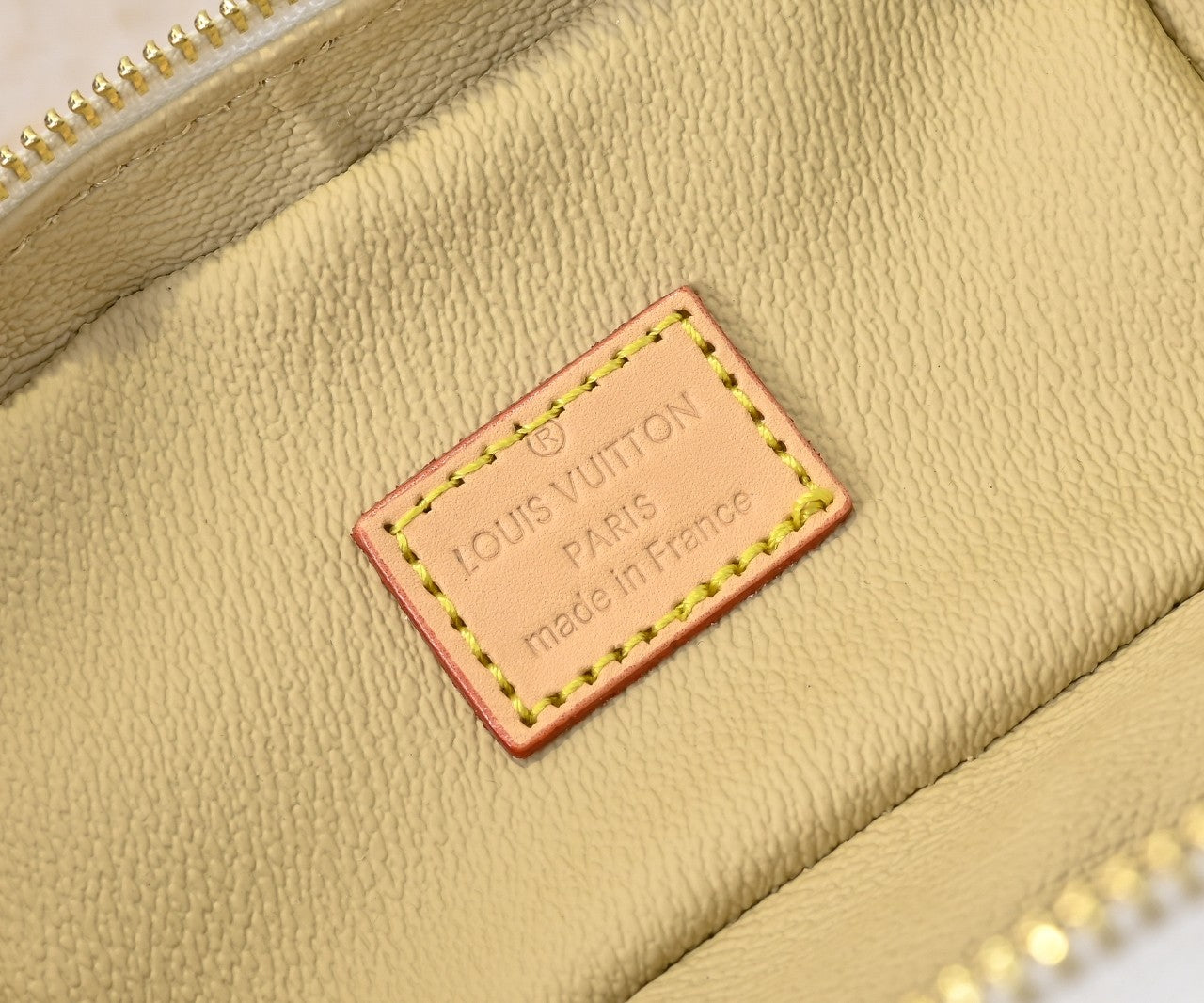 15XE11BDE Stylish leather bag