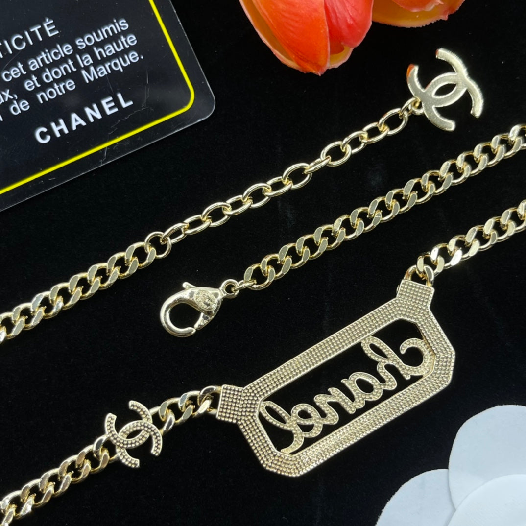 14C919XDE Stylish Necklaces