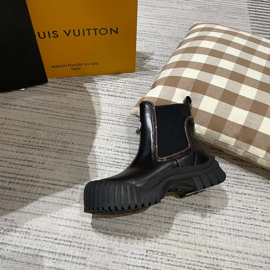 1JE8ZDE Stylish leather boots