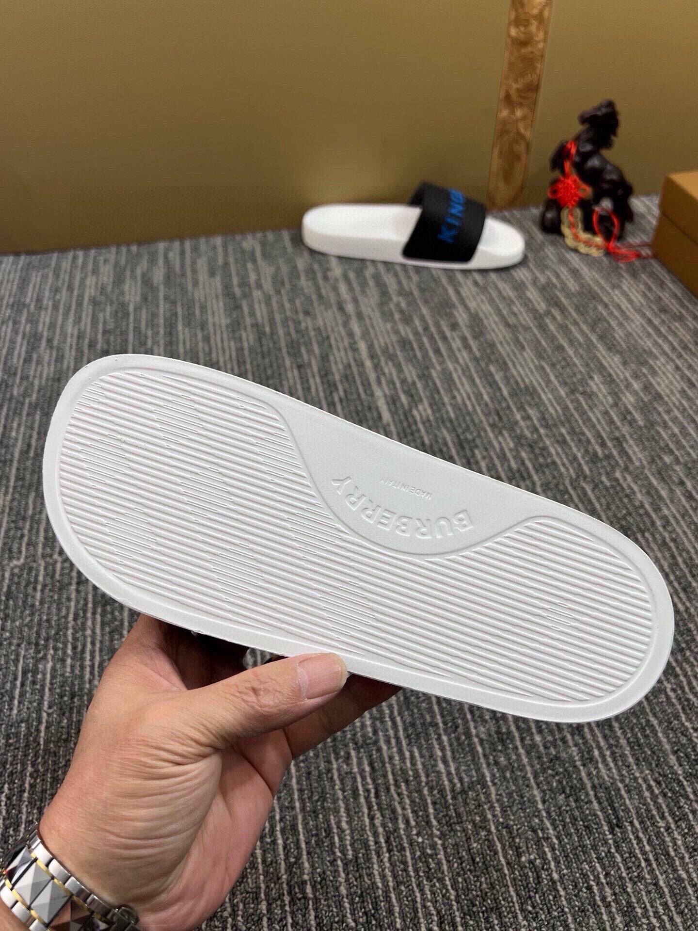 535ZR255ZDE Stylish Slippers