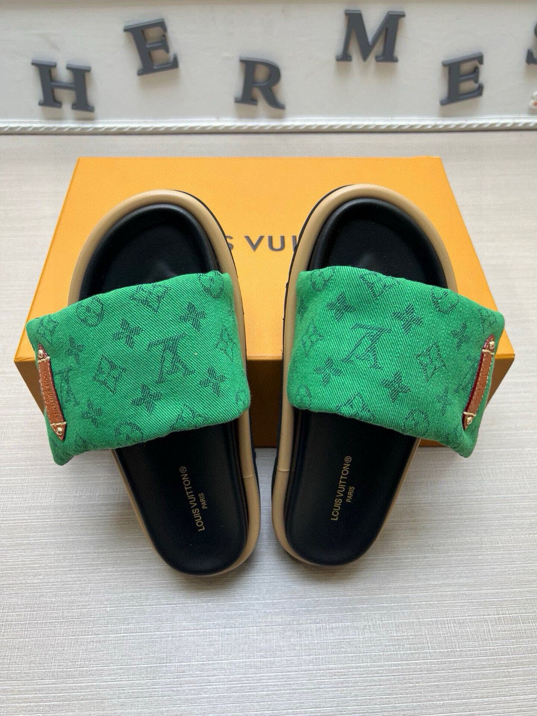 5QE8ZDE Stylish Slippers