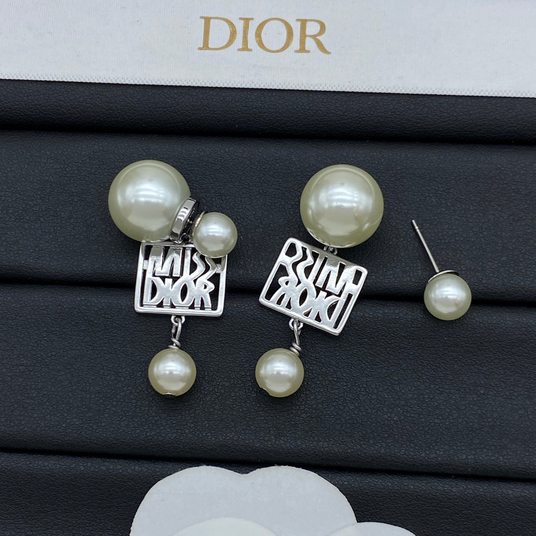 14D1068EDE Stylish Earrings