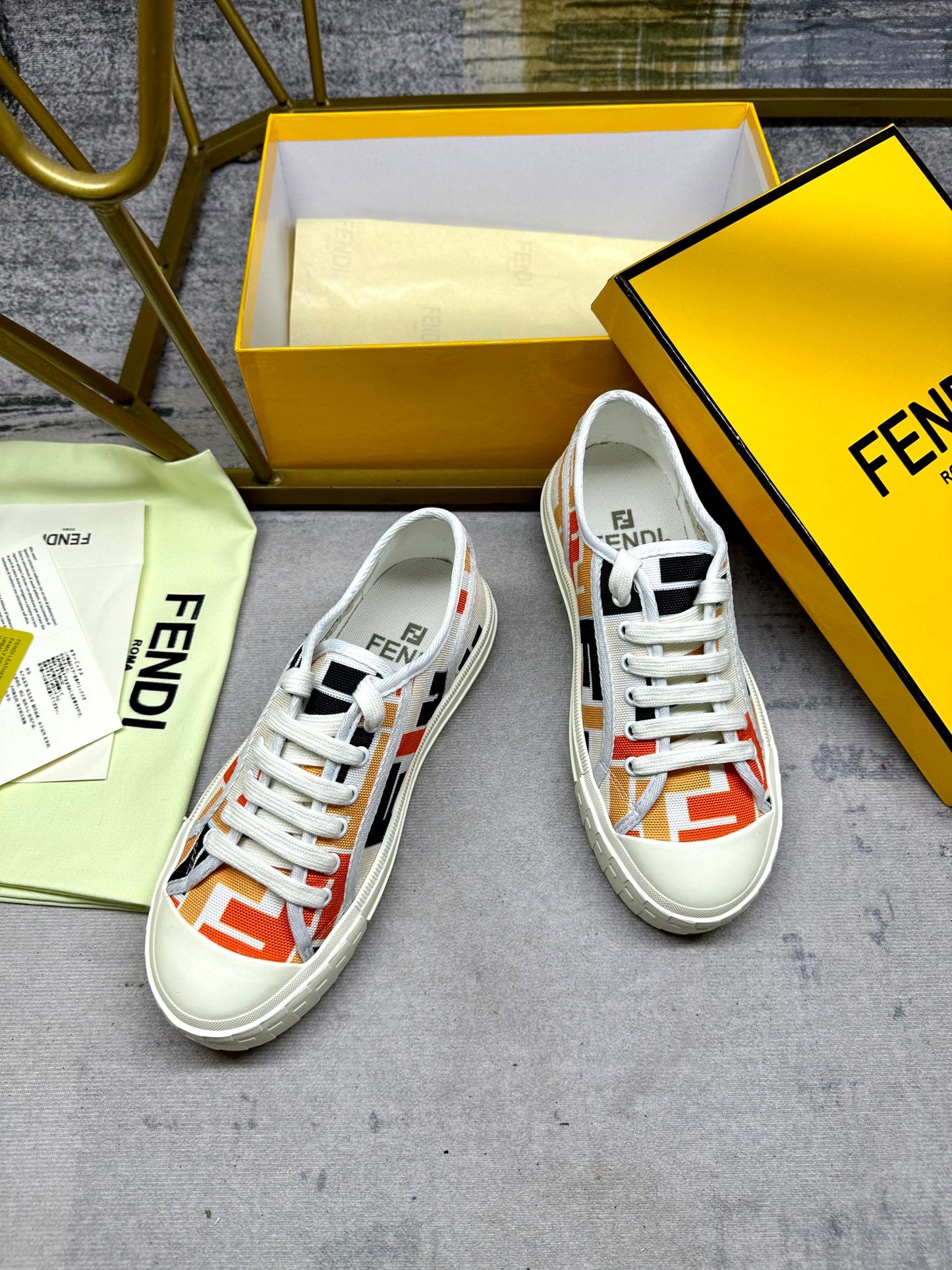 285RF1ZDE Stylish Canvas sneakers