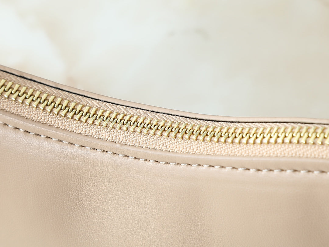 15RE23BDE Stylish leather bag