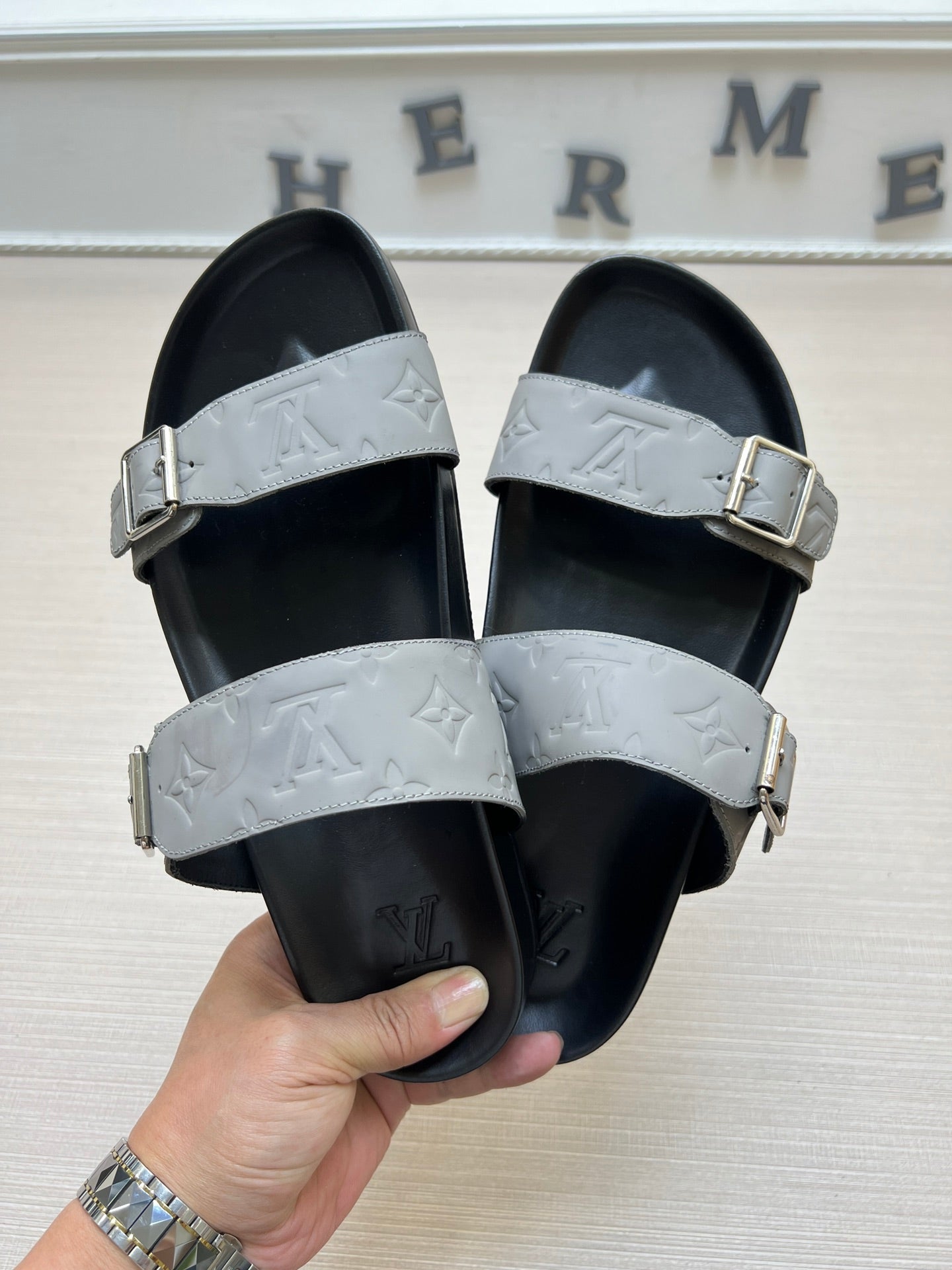 54E87ZDE Stylish slippers