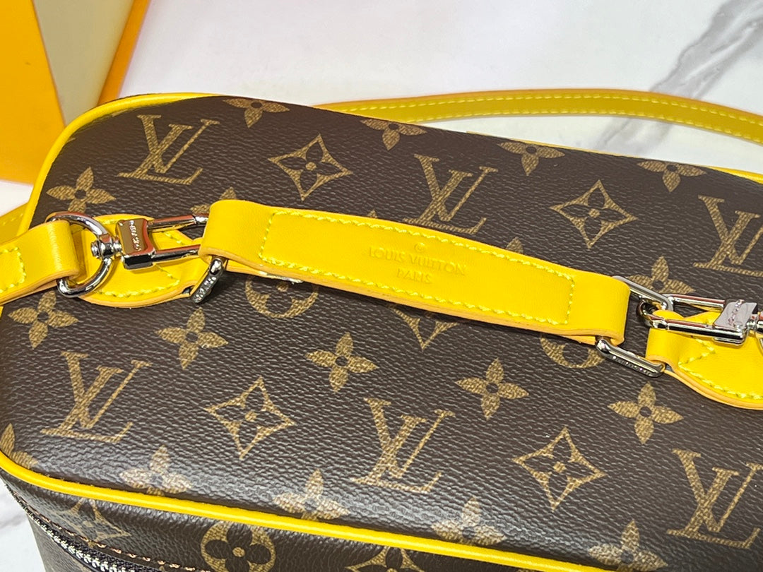 15XE10BDE Stylish leather bag
