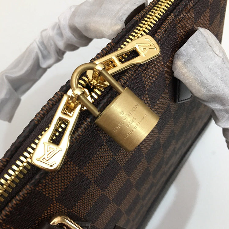 1E27BDE Stylish leather bag