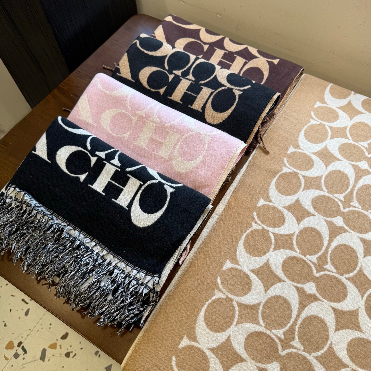 185ZA63WDE Stylish Winter Scarves