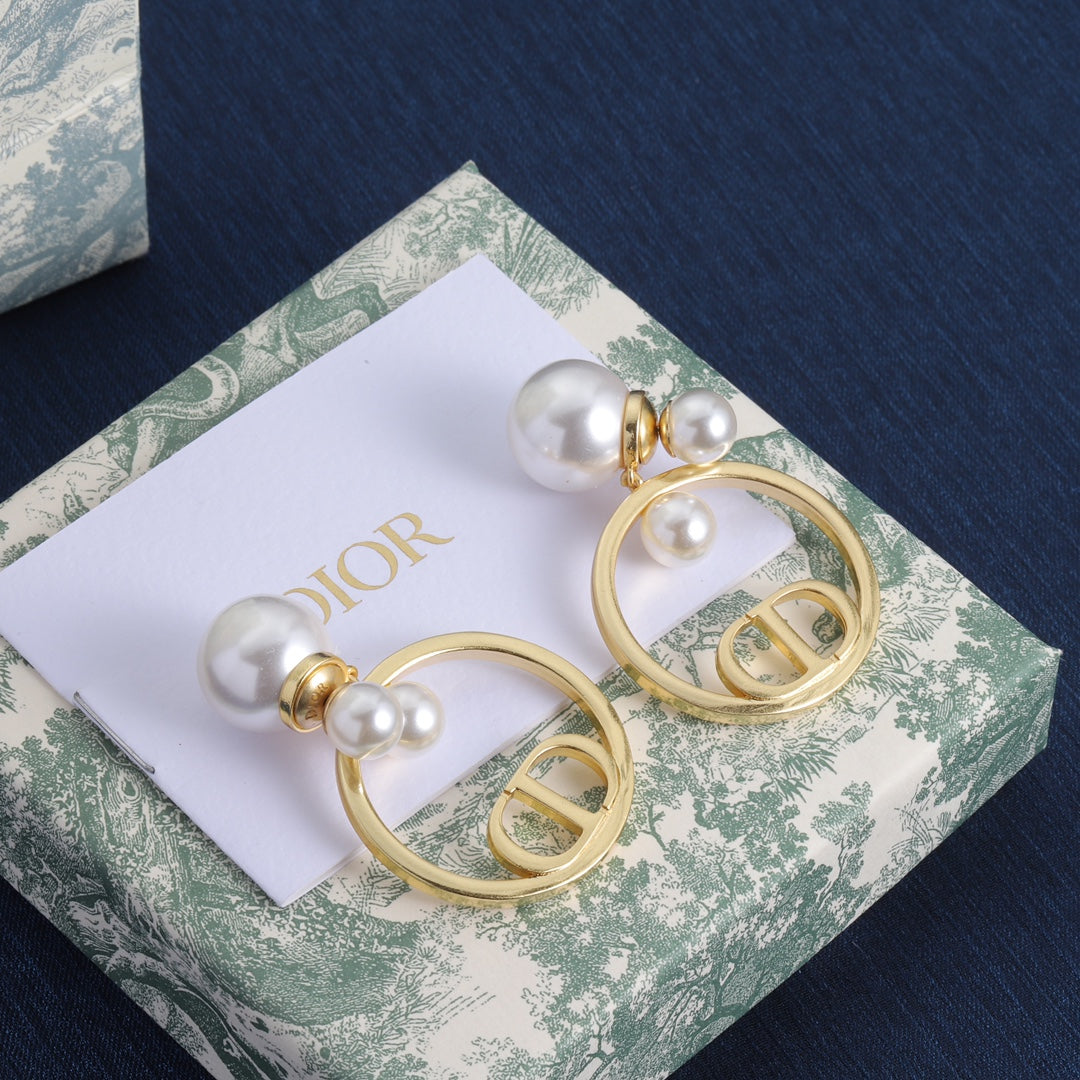 14D945EDE Stylish Earrings