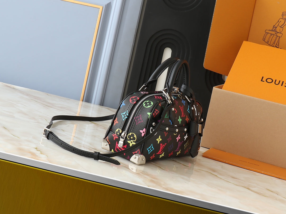 165NE101BDE Stylish leather bag