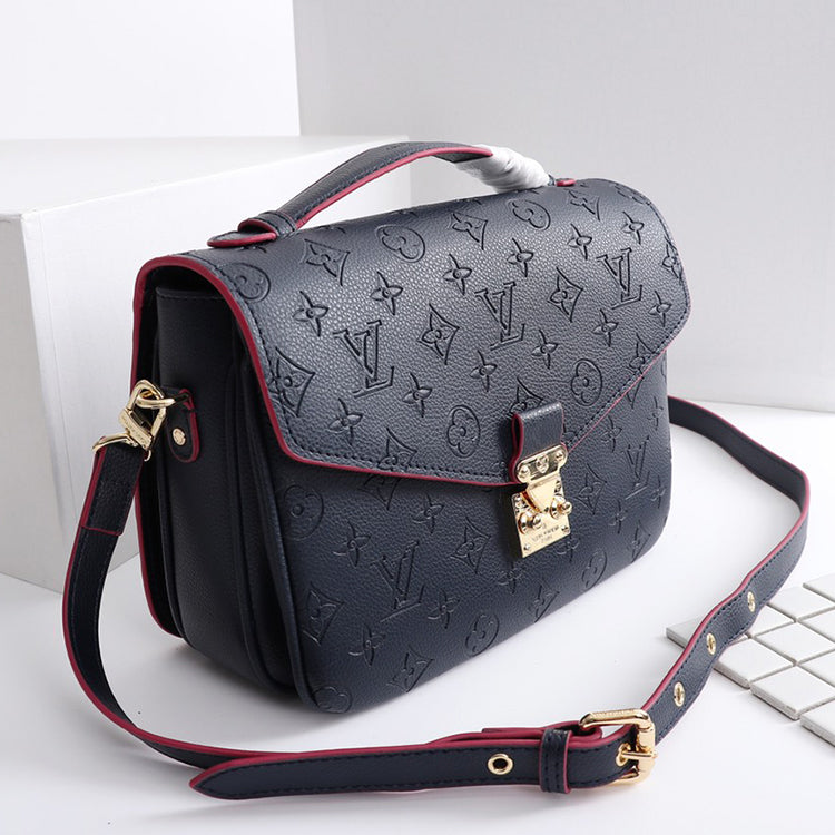 AE92BDE Stylish leather bag