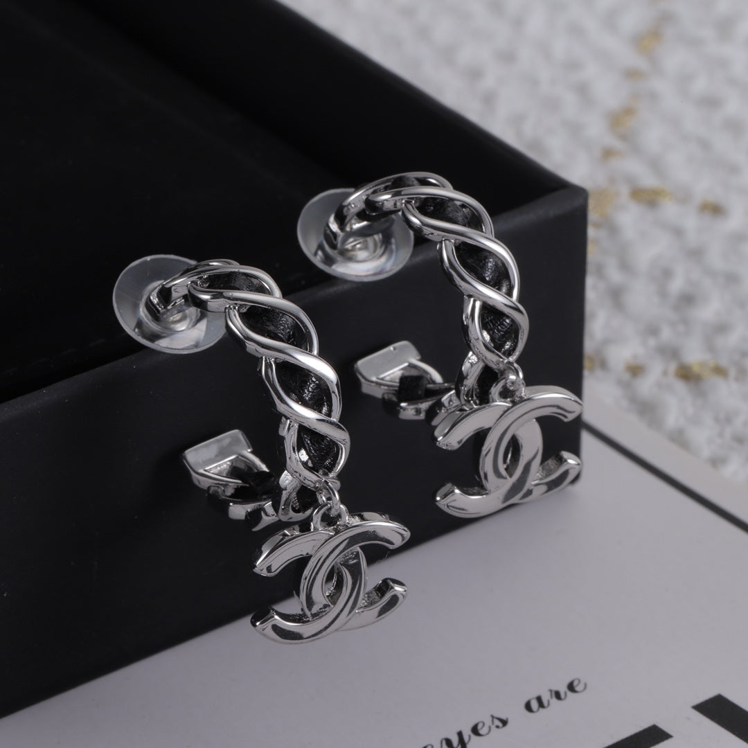 14C687EDE Stylish Earrings