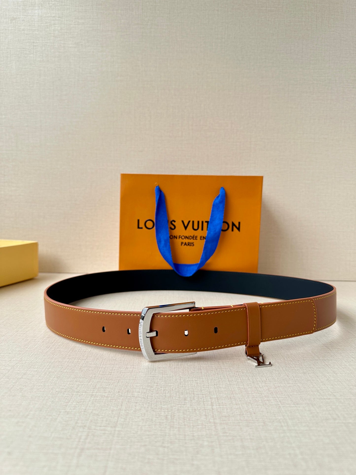 1WE160PDE Stylish High quality belt With full package