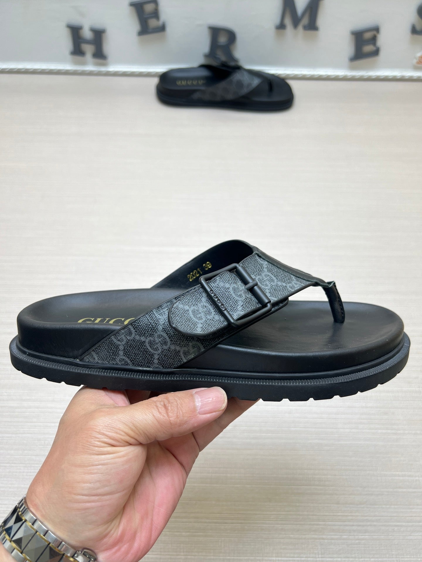 54B92ZDE Stylish slippers