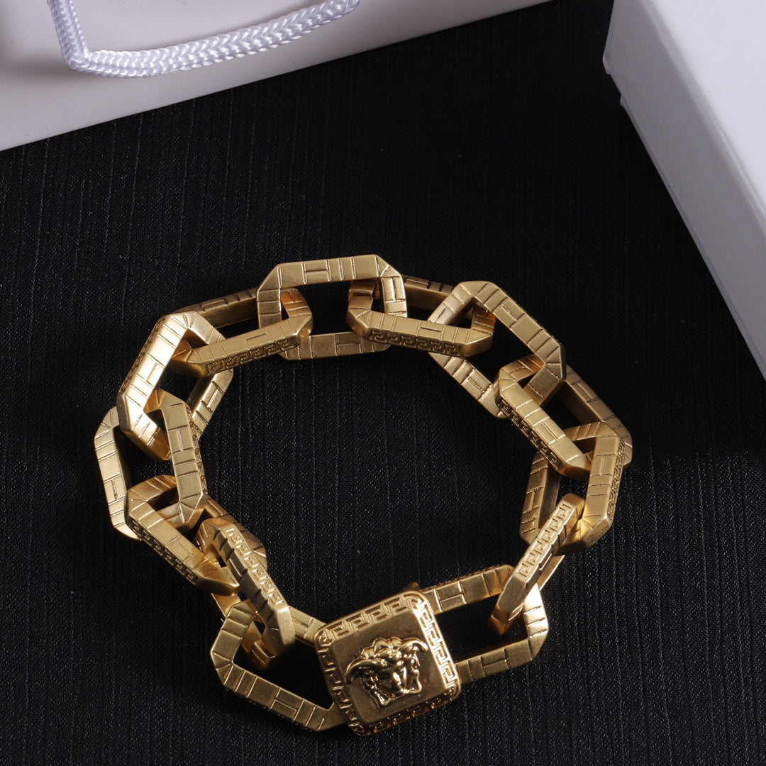 14V502DE Stylish Earrings Bracelets Necklaces