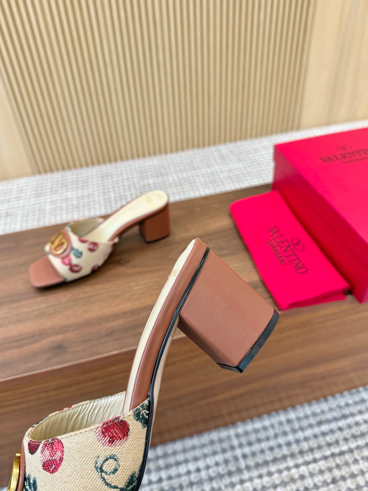 255QVL32ZDE Stylish leather shoes