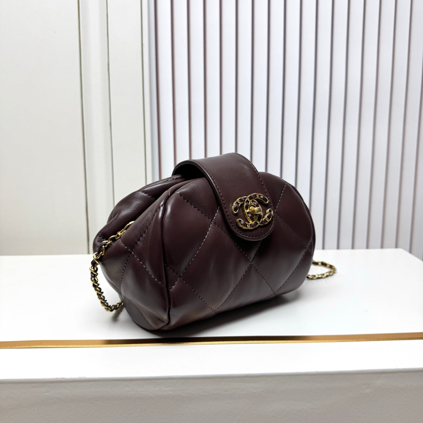 15RC49BDE Stylish leather bag