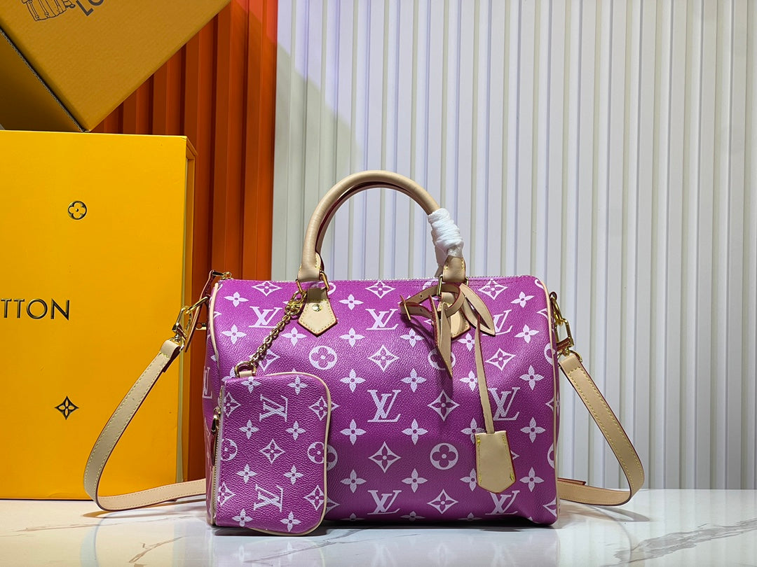 155XE16BDE Stylish leather bag