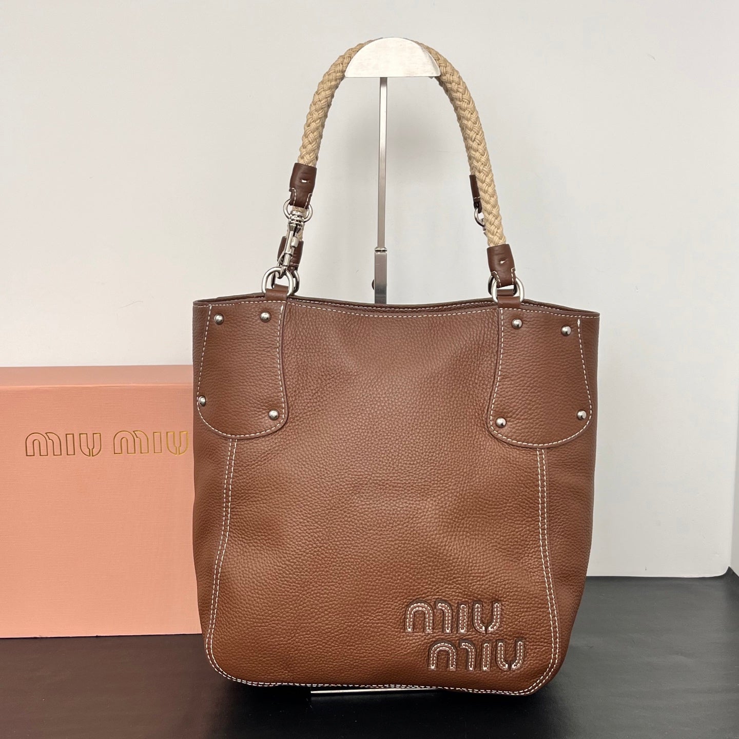 15RA3BDE Stylish leather bag