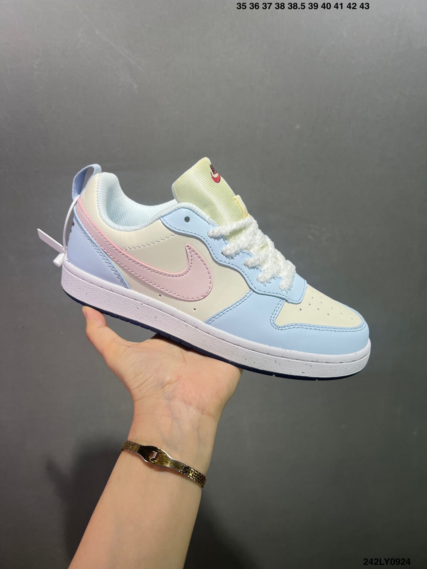 435ZA21ZDE Stylish shoes