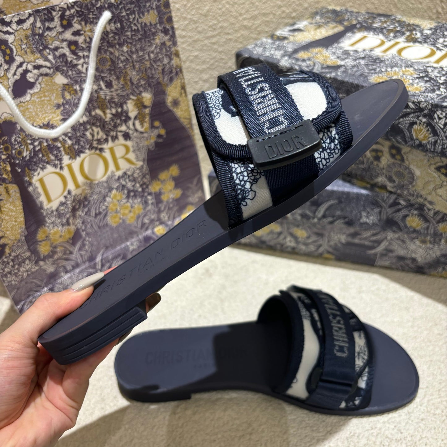 14D17ZDE Stylish slippers