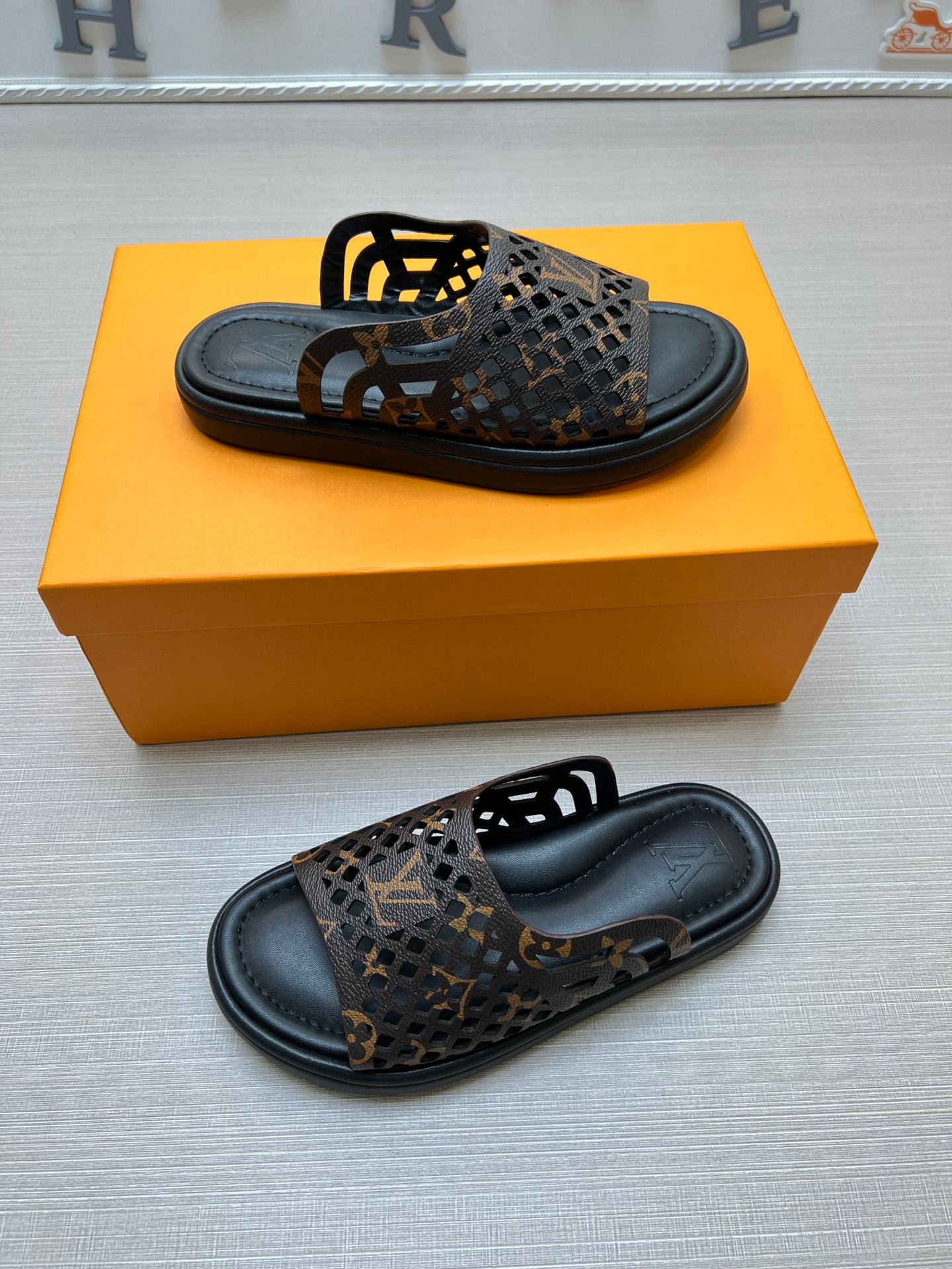 54E83ZDE Stylish slippers