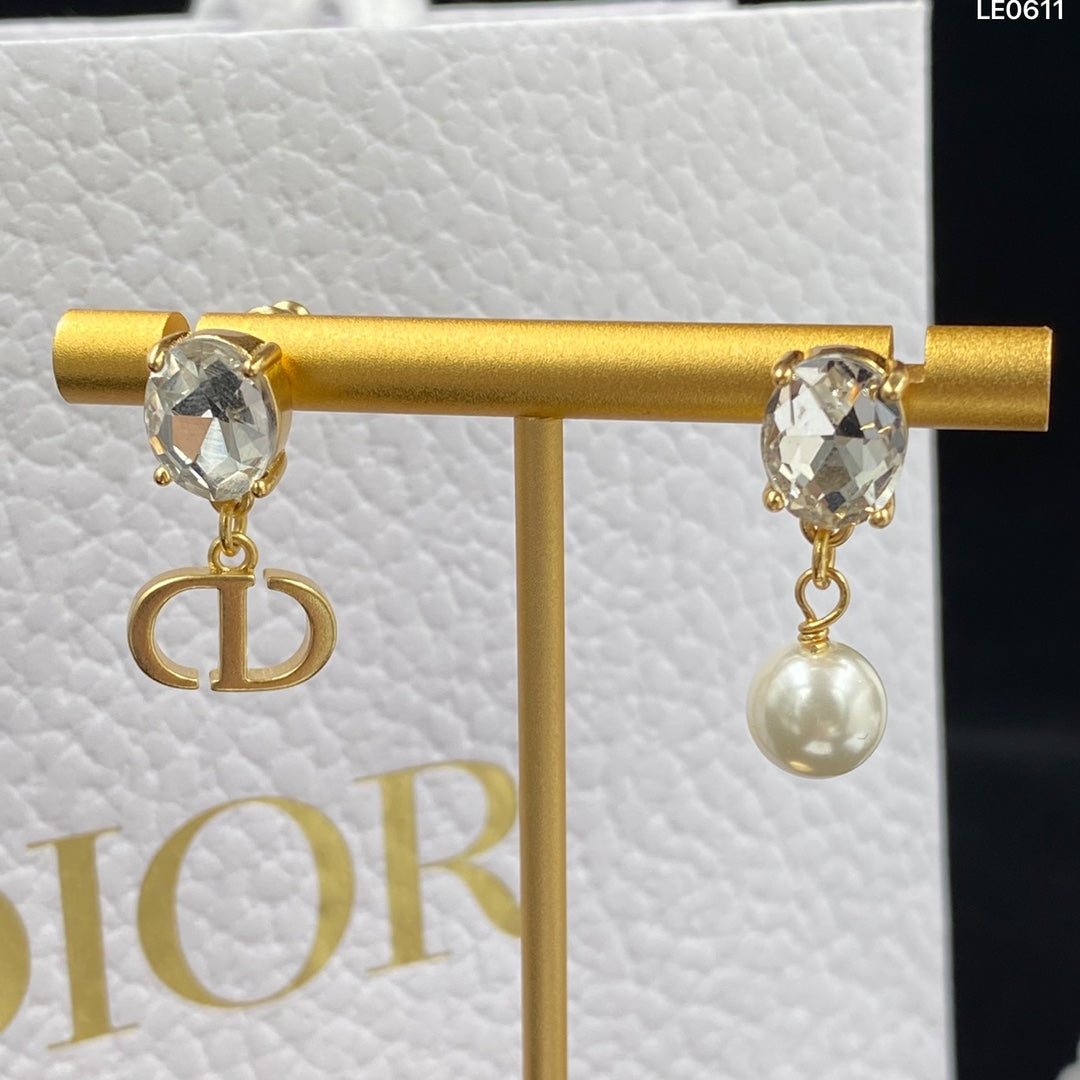 1YD113EDE Stylish Earrings