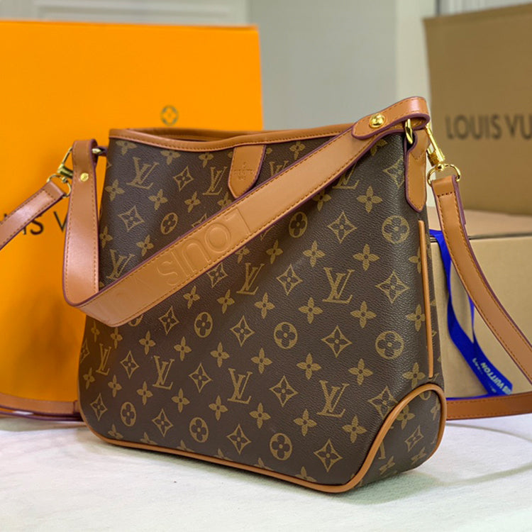 AE01BDE Stylish leather bag