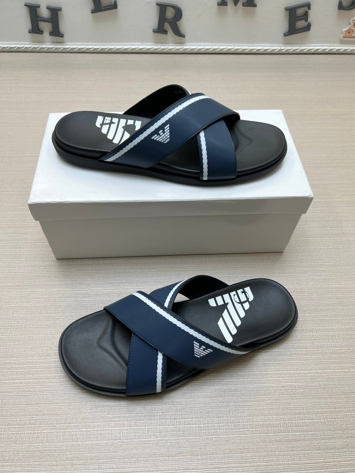 54A104ZDE Stylish slippers
