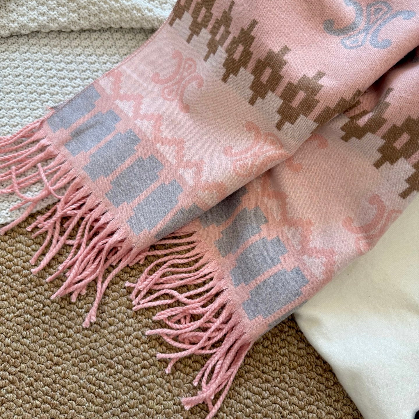 185ZN61WDE Stylish Winter Scarves