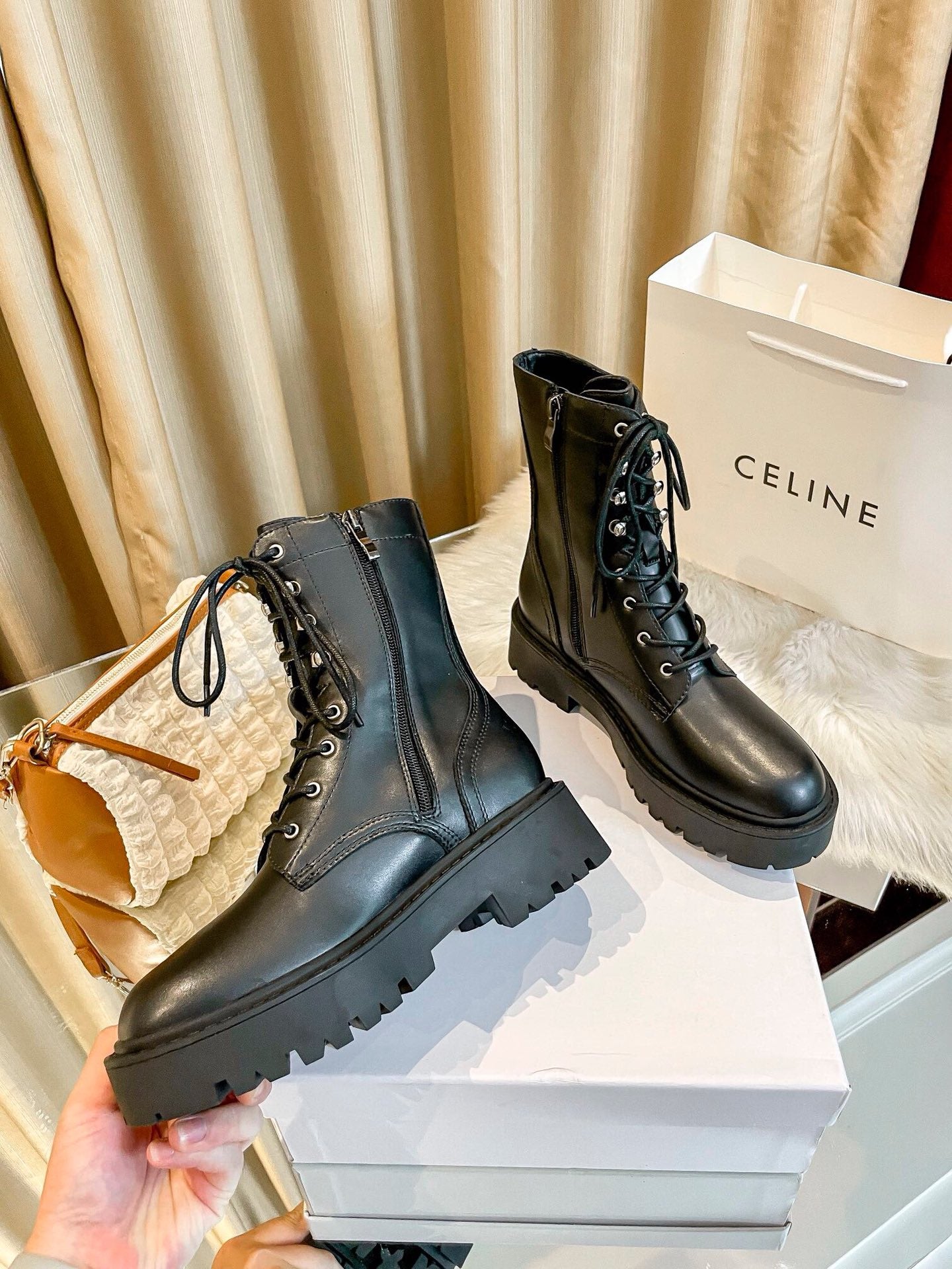 1JCL7ZDE Stylish leather boots