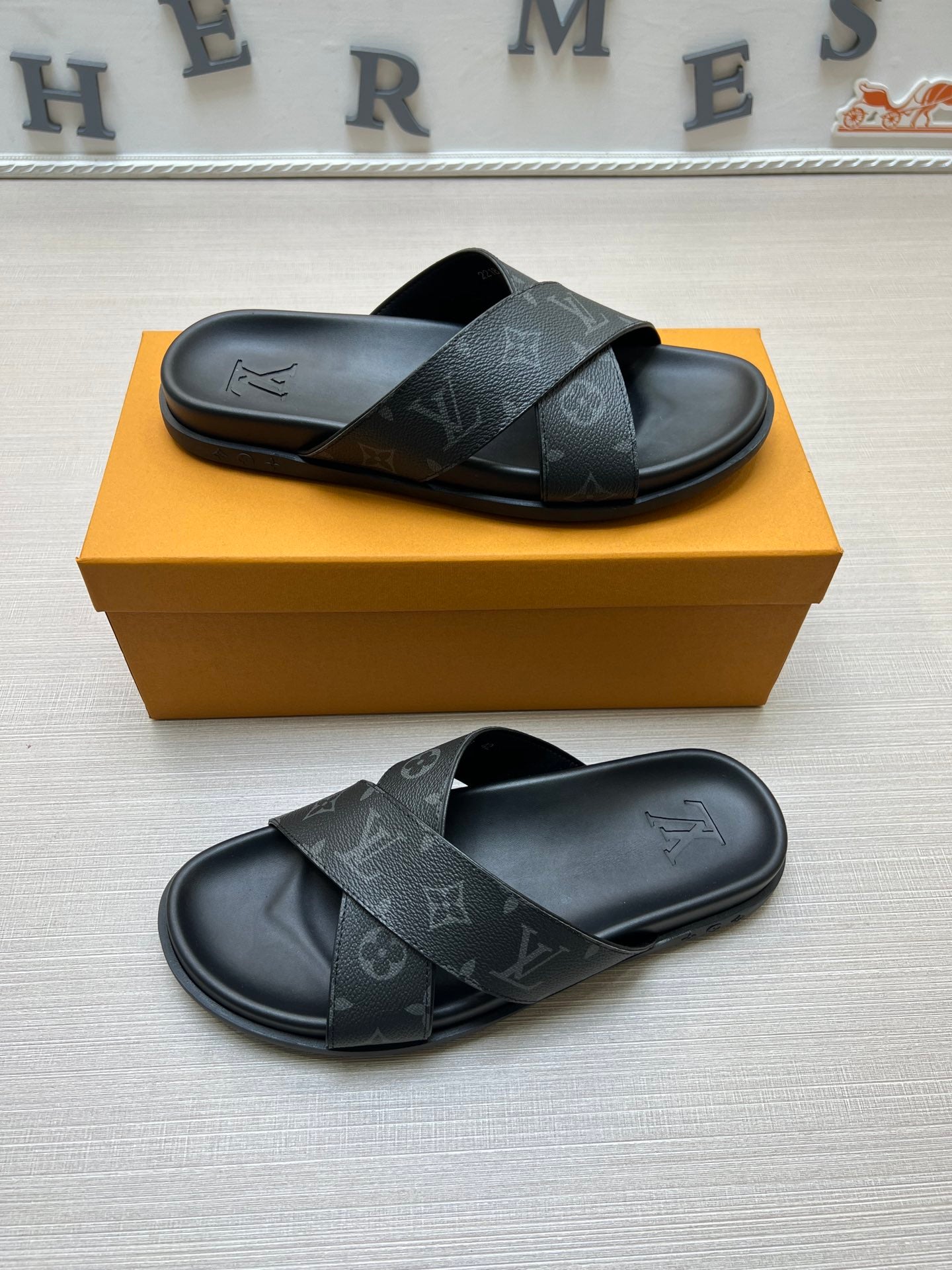 54E56ZDE Stylish slippers