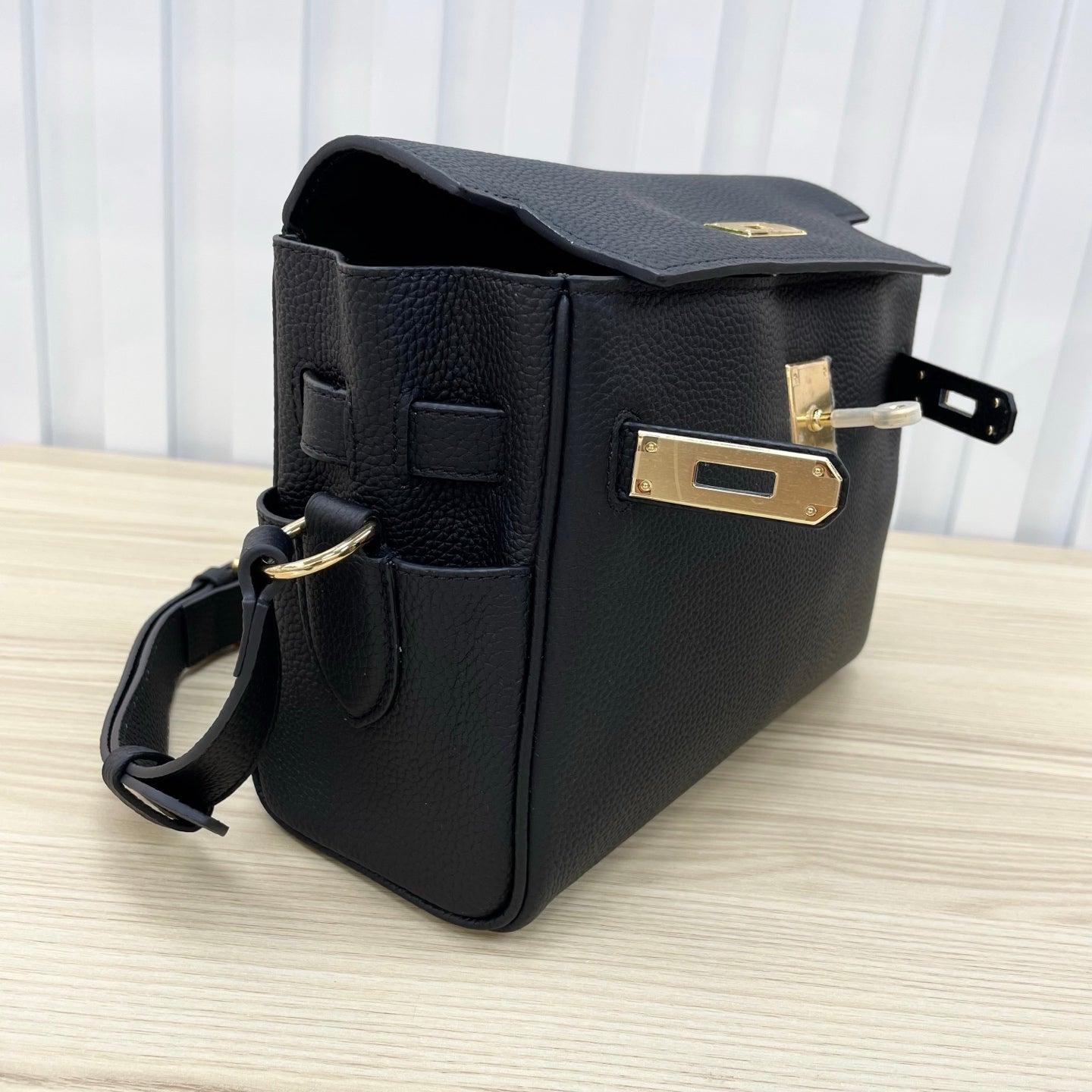 15RH4BDE Stylish leather bag
