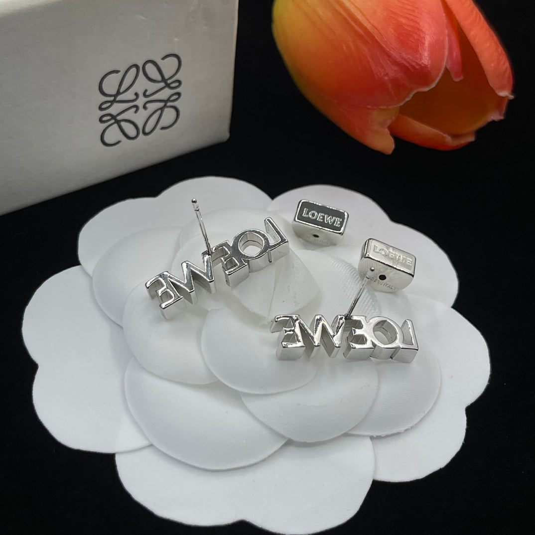 14A754EDE Stylish Earrings