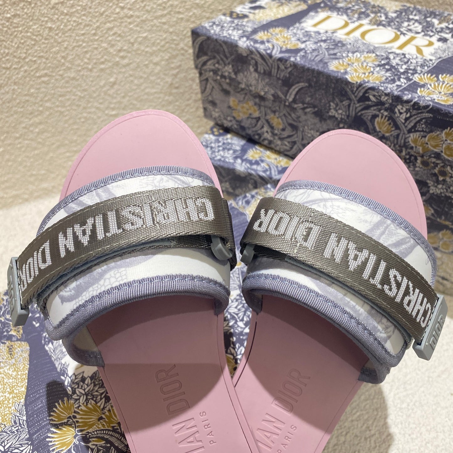14D16ZDE Stylish slippers